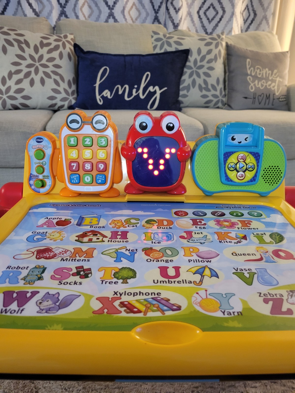 Vtech Touch & Learn Activity Desk with Stool (80-194800)