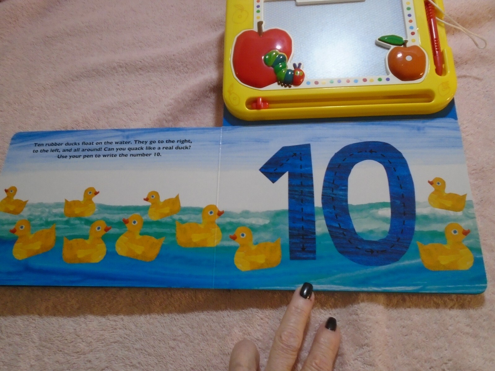 The World of Eric Carle Learn to Count 22 Page Magnetic Drawing Kit