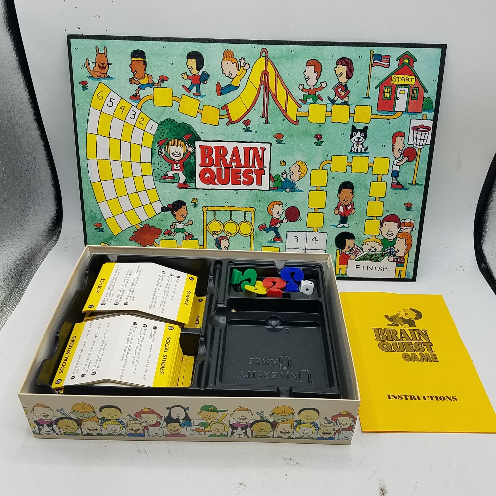 BRAIN QUEST BOARD GAME UNIVERSITY GAMES, Boys & Girls, grades 1-6, 1993 edition