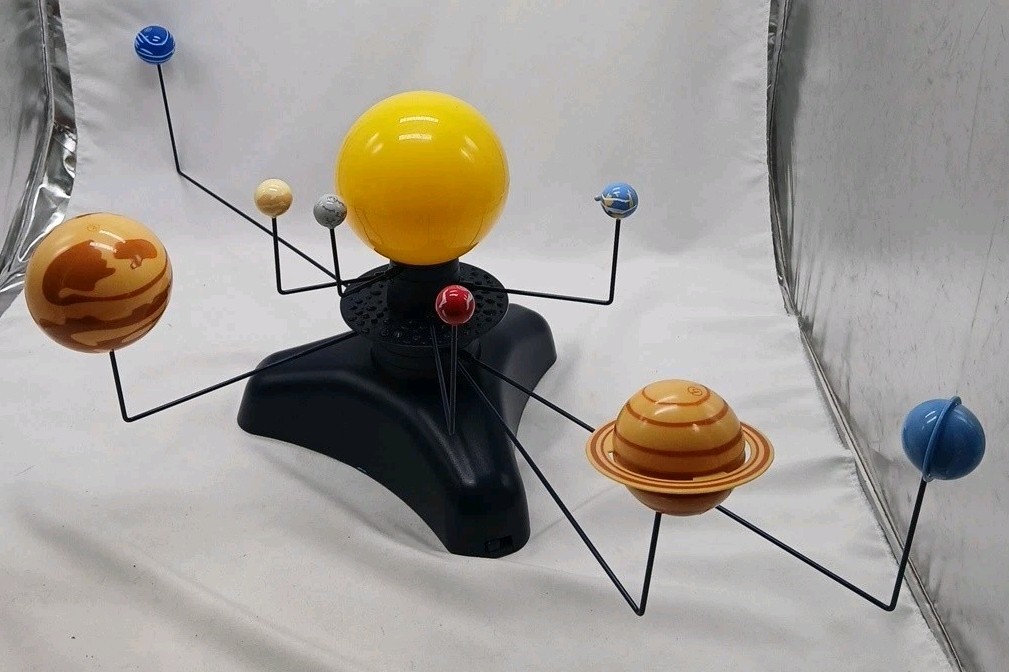 GeoSafari Motorized Solar System Educational Insights Box With Instructions