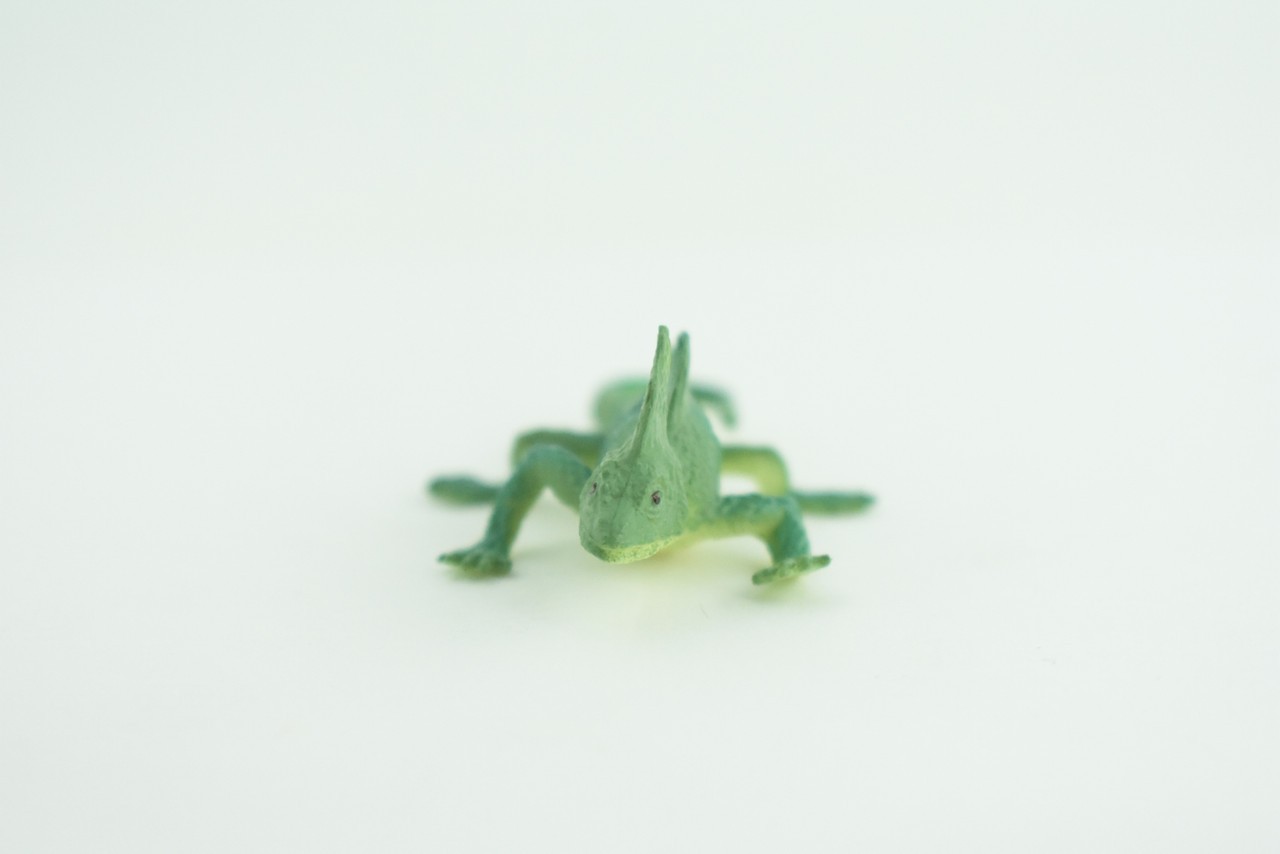 Green Basilisk Lizard Toy, Hand Painted Rubber, Realistic Model 2.5″ WR39 B197