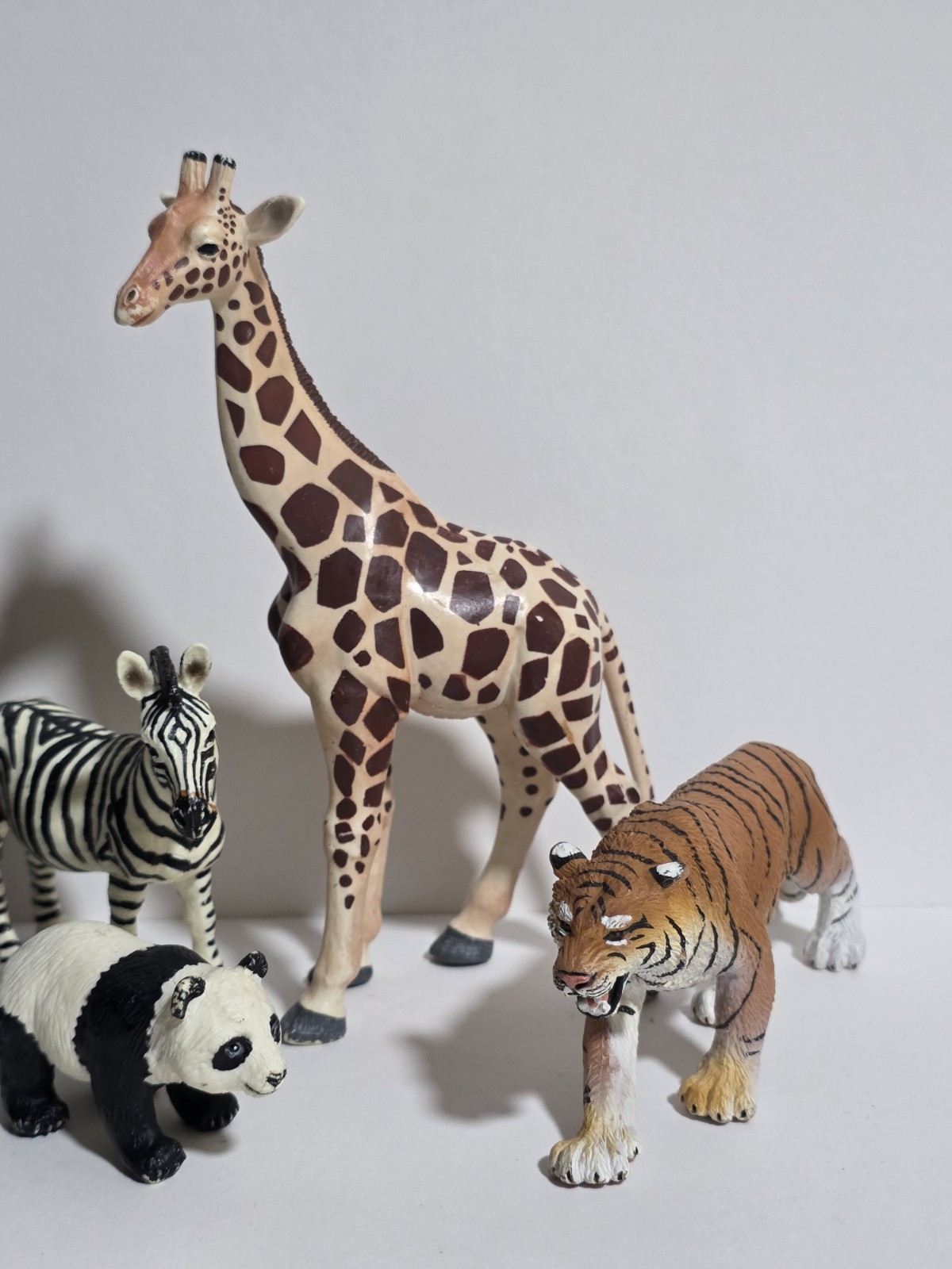 Safari Ltd. Mixed Lot Of 8 Realistic Animal Figures Tiger Zebra Gorilla Giraffe