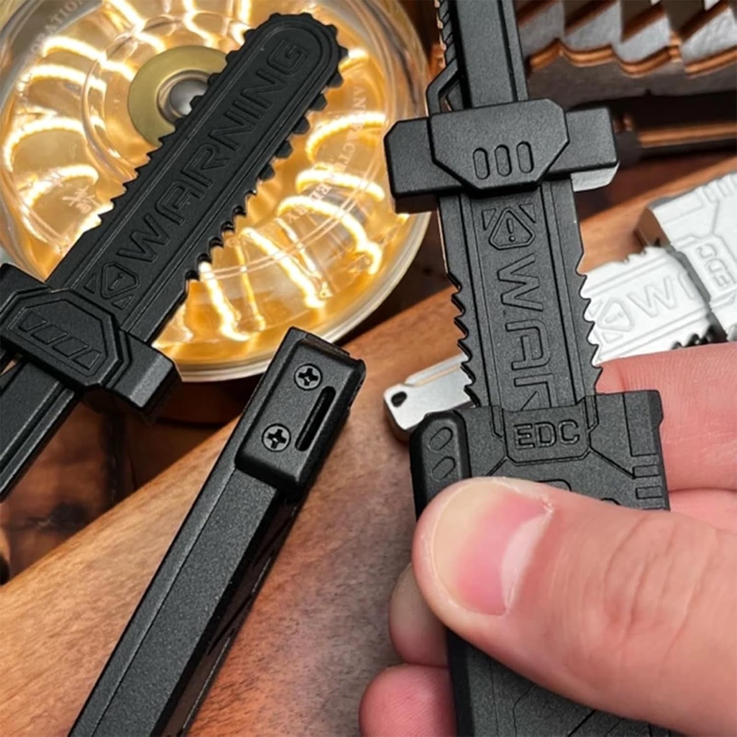 Novel Modern Gift-Worthy Anxiety-Reducing Quiet Retractable Saw Sword Fidget Toy