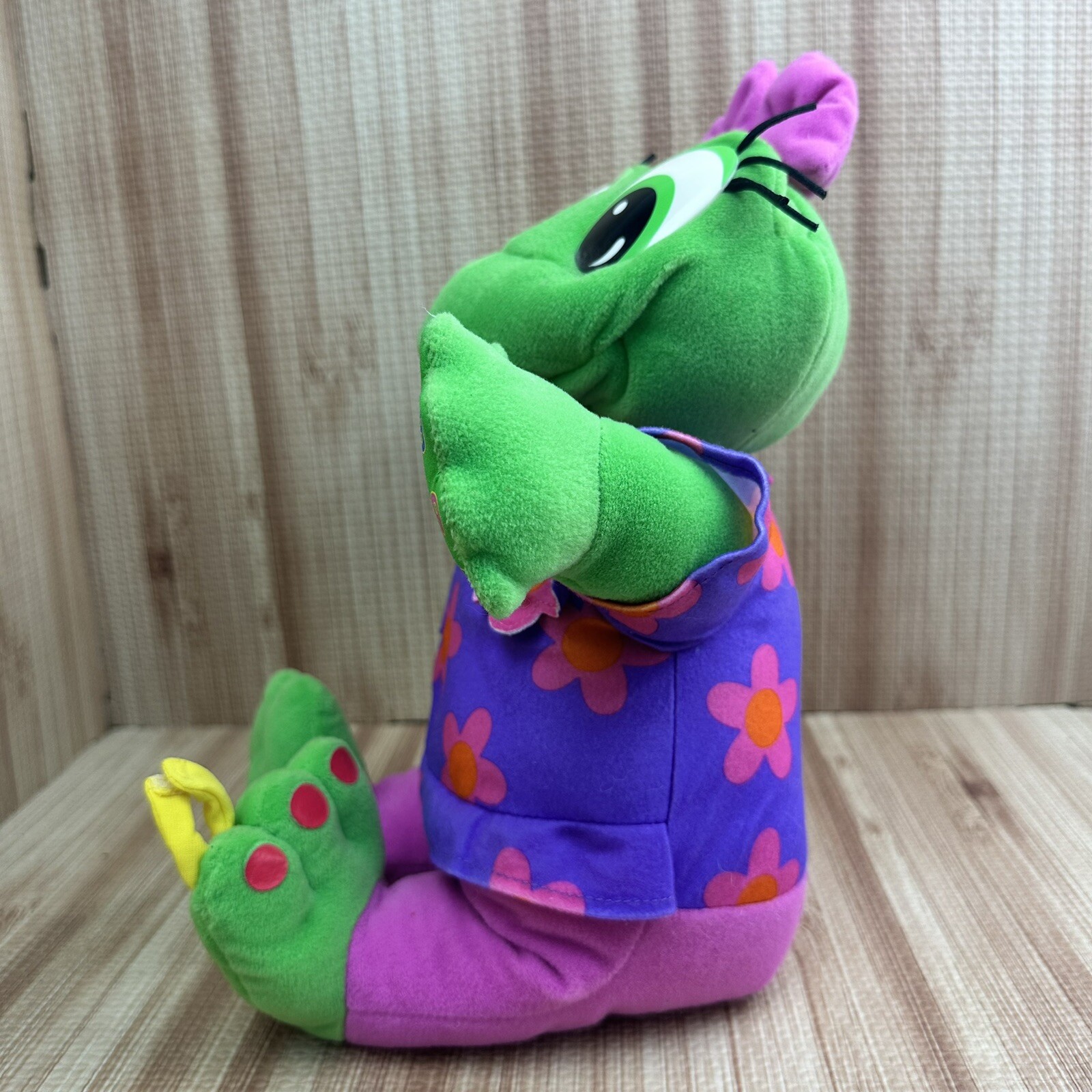 LeapFrog Lovable Lily Interactive Musical Talking & Singing Plush Doll (English)