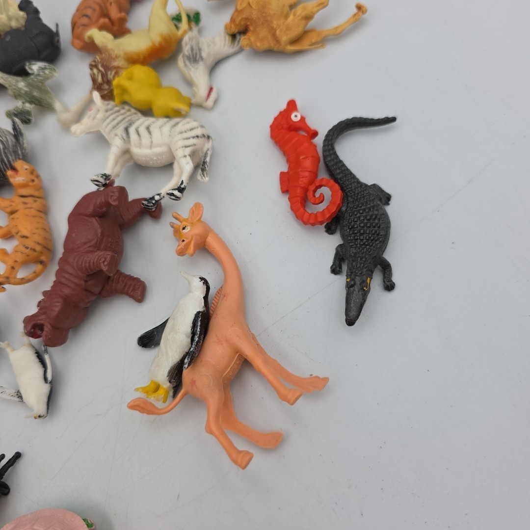 Lot of 60 Vintage Miniature Plastic animals Farm Zoo Ocean Camel Lion Pig