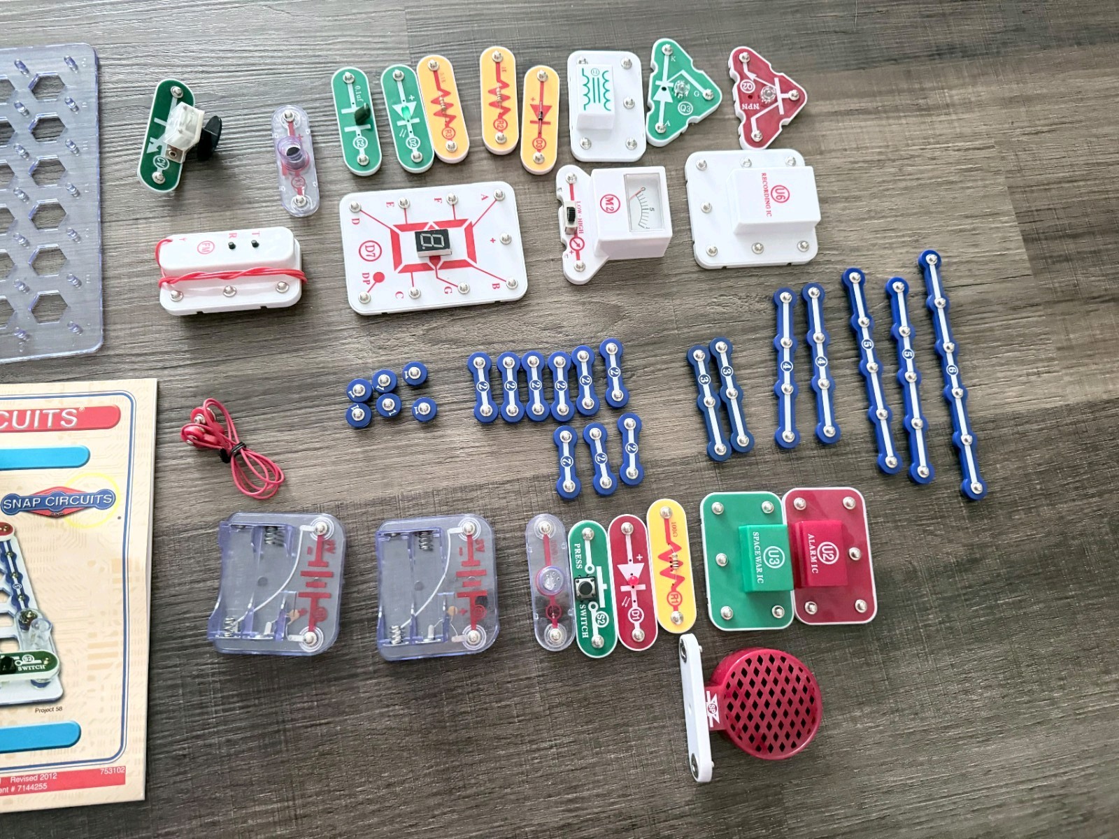 Elenco Snap Circuits Electronics Parts Lot with Manual – As Is / No Warranty