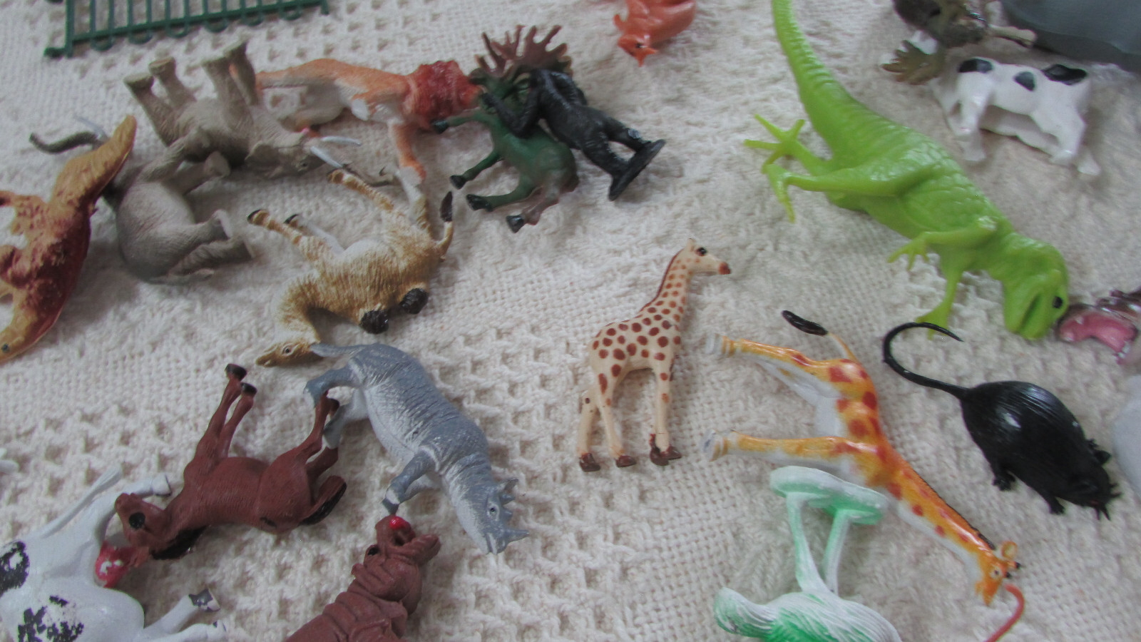 Vintage Lot/40+ Estate Safari Wildlife Toys Animals fence toys Good Pre-Own