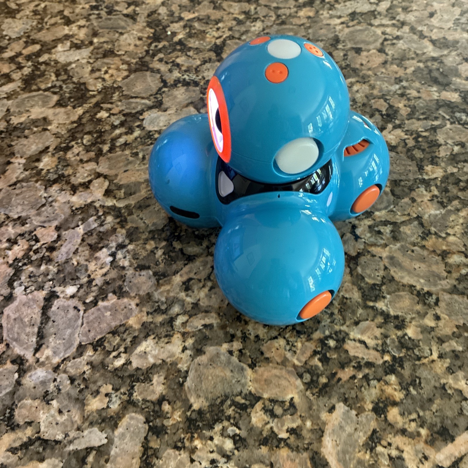 Wonder Workshop DA01 Dash Robot – Blue- Your Interactive Robotic Companion