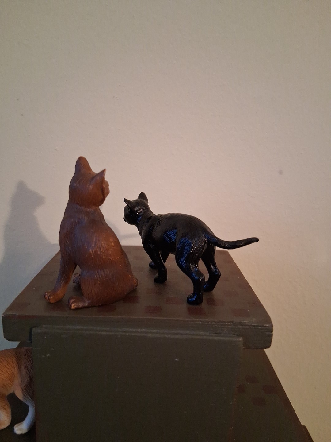 Miniature 7 Cats Figure Lot of Hard Plastic. 2 “
