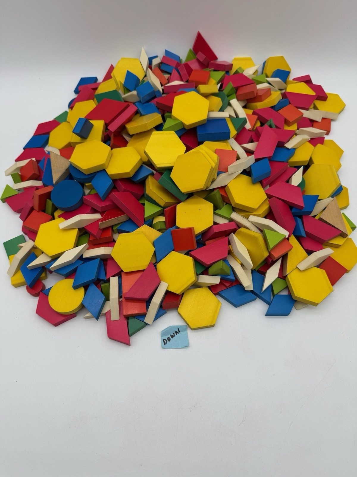 LOT 691 Pcs Geometric Shapes Educational Building Wood & Plastic Pattern Blocks
