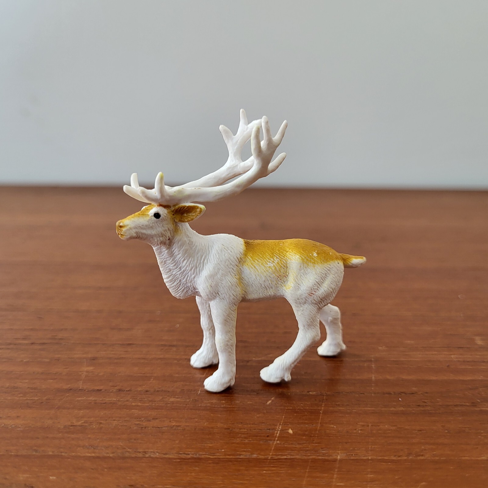 Safari Ltd Caribou Figure Toy Cake Topper Minor Wearing Diorama