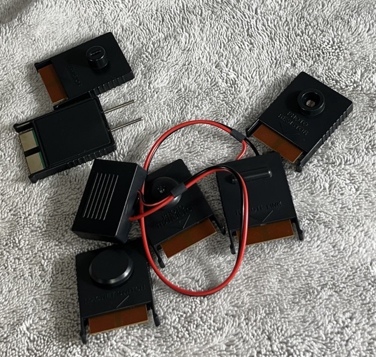 Radio Shack Technology Plus | Modern Electronics Learning Lab | Solderless Board