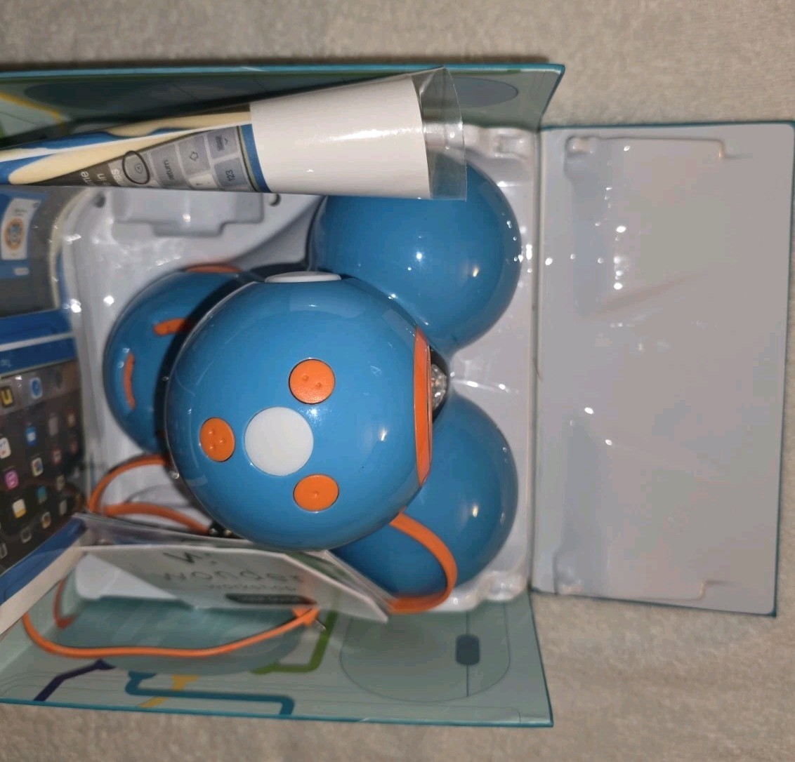 Wonder workshop Dash Coding Robot W/ USB charging cable And Box Tested Working