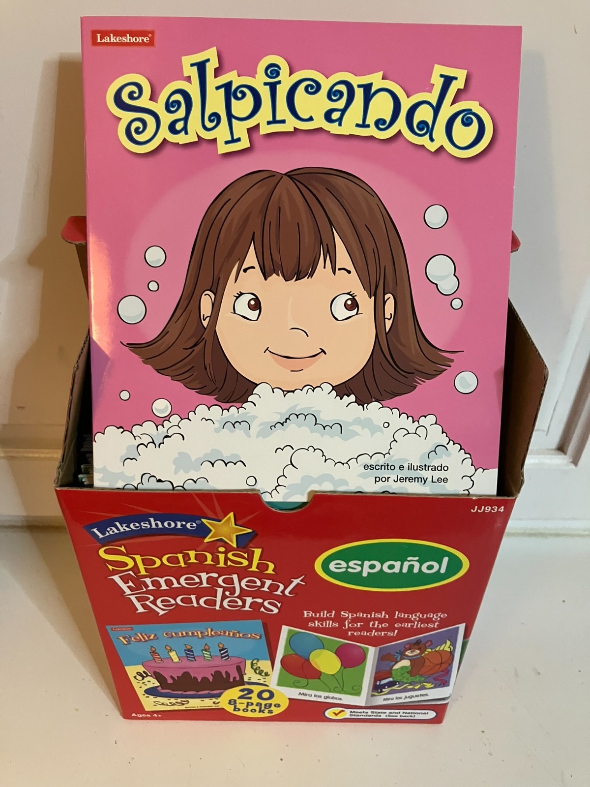 Lakeshore Espanol Emergent Readers Box of 20 8-pg books New Home school Ages 4+