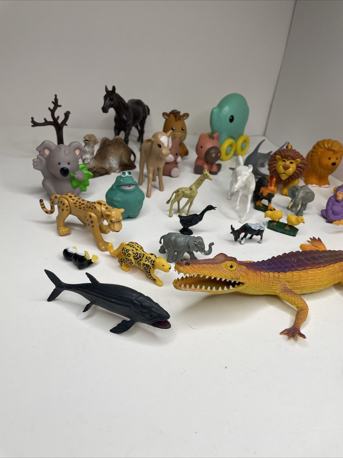 32 Lot Miniature Toy Plastic Animal Figures Mixed Sizes/Styles -Lions, Horses