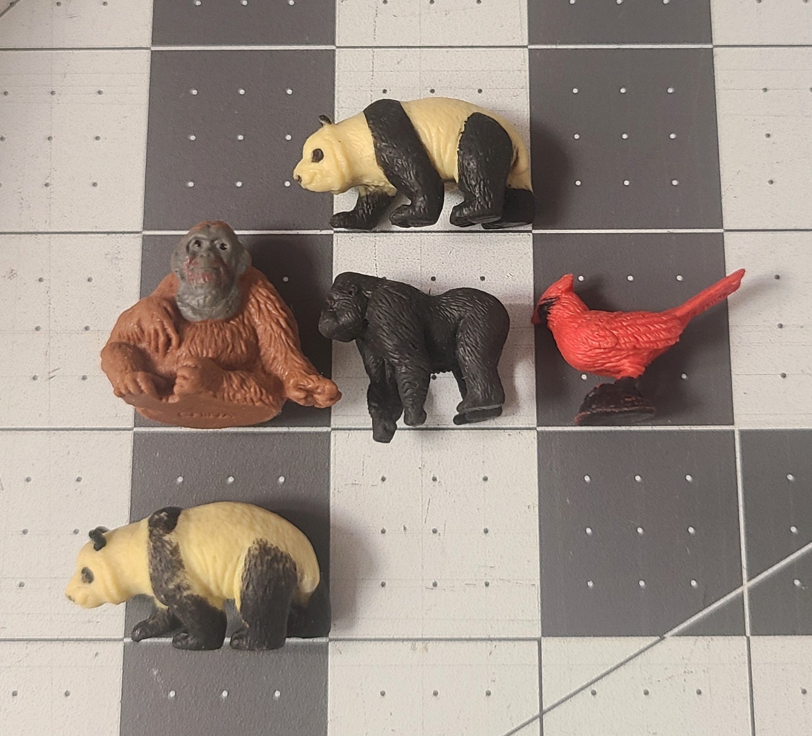 Lot Of 34 Wildlife Toys Figures Animals Sealife Reptiles Birds Dinosaurs READ