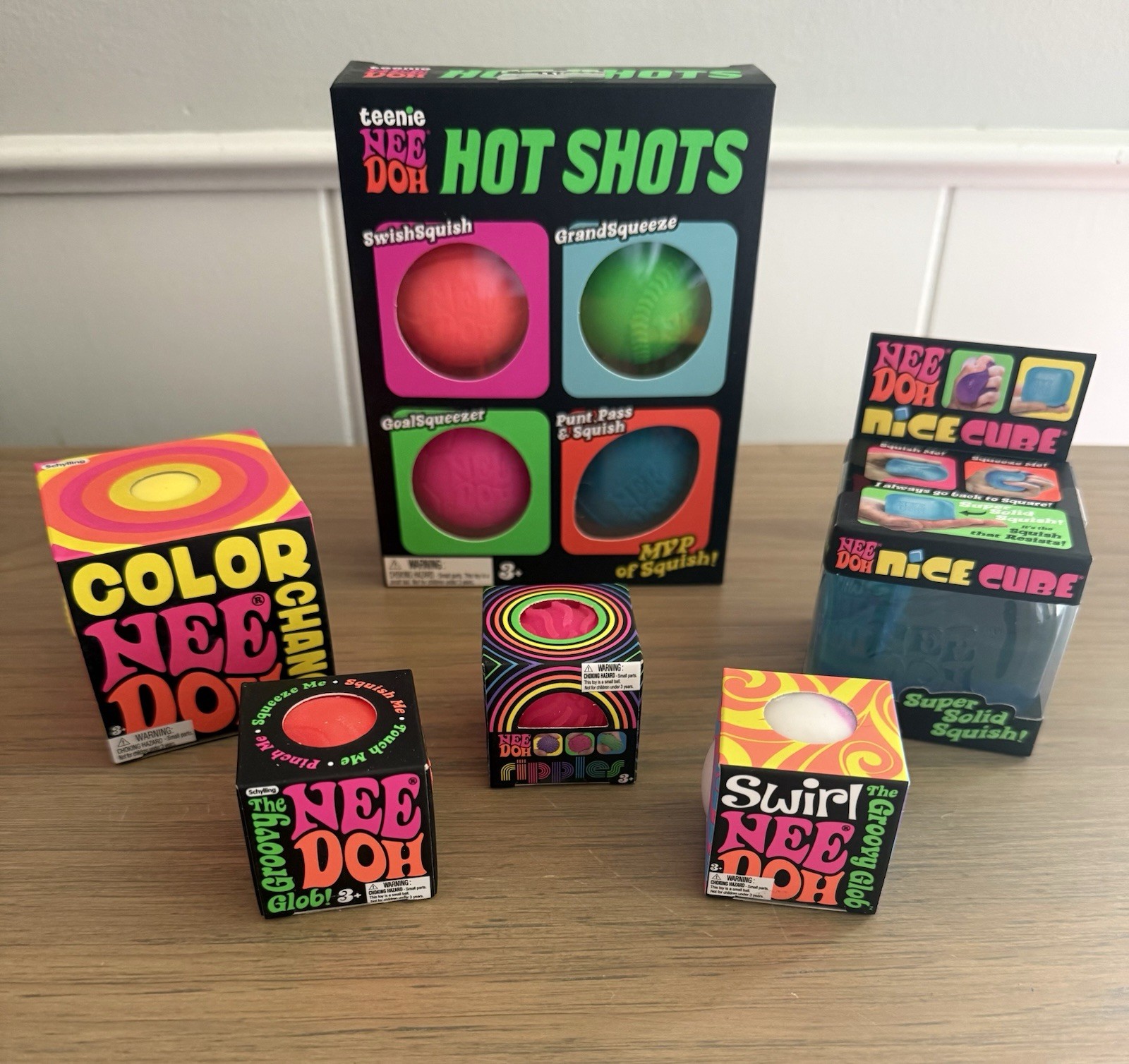 NeeDoh Hot Shots Teenie Ripple Swirl Groovy Glob Color Change Blue Nice Cube Lot