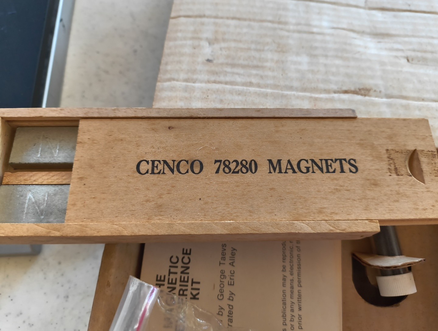 Vintage Magnetic Experience Kit no 2508