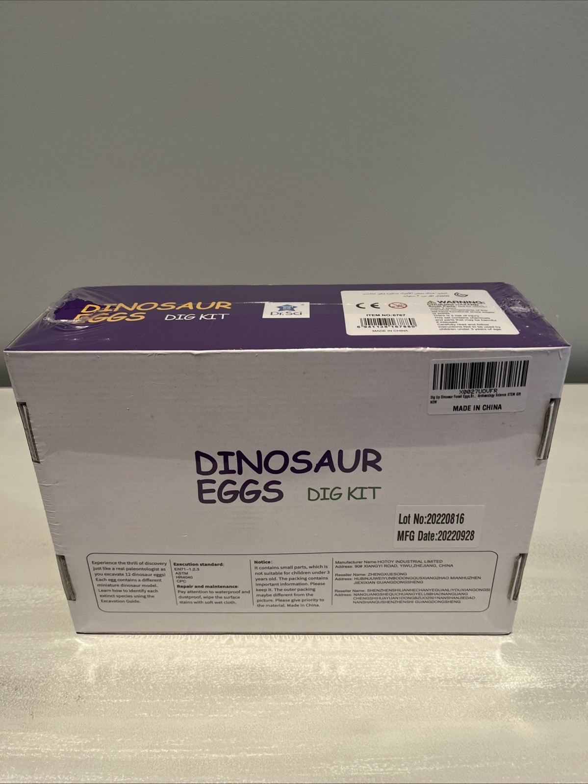 NEW IN BOX / Dinosaur Eggs Dig Kit / Educational STEM Toy for 6+