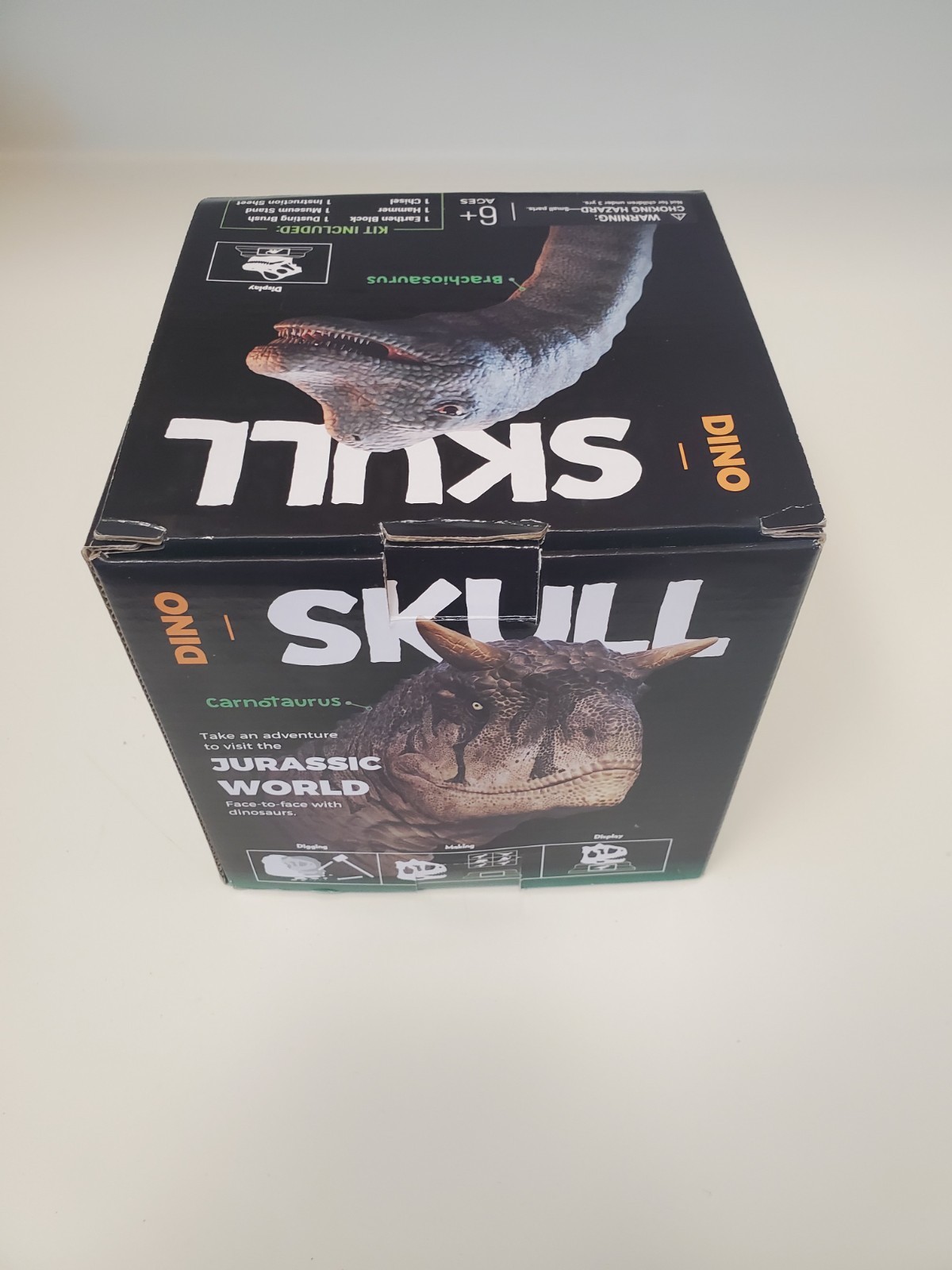 Dino Skull Kit – Dinosaur skull digging game new in box.