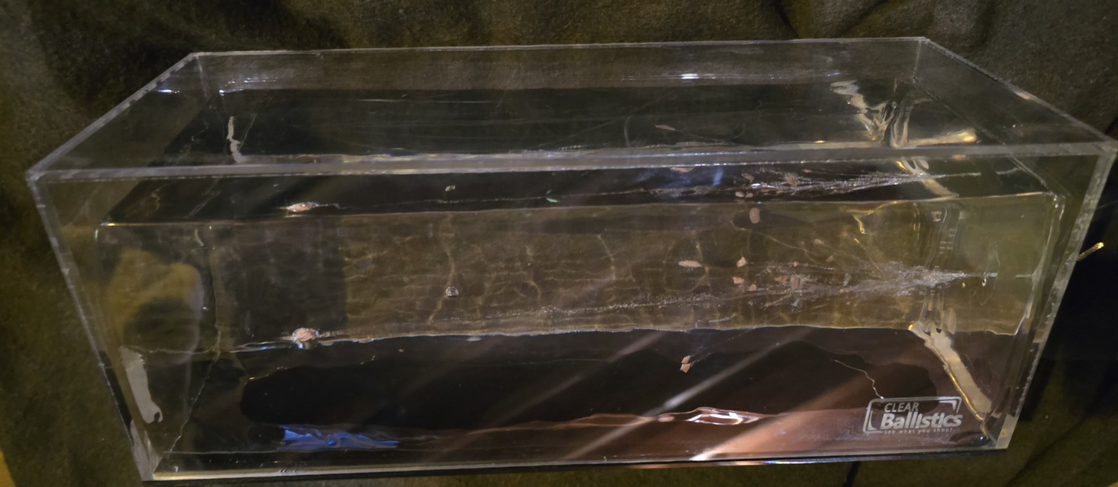 CLEAR BALLISTICS GELATIN WITH FRAG. AMMO. 20X8X8 IN A CASE. NICE EXAMPLE…
