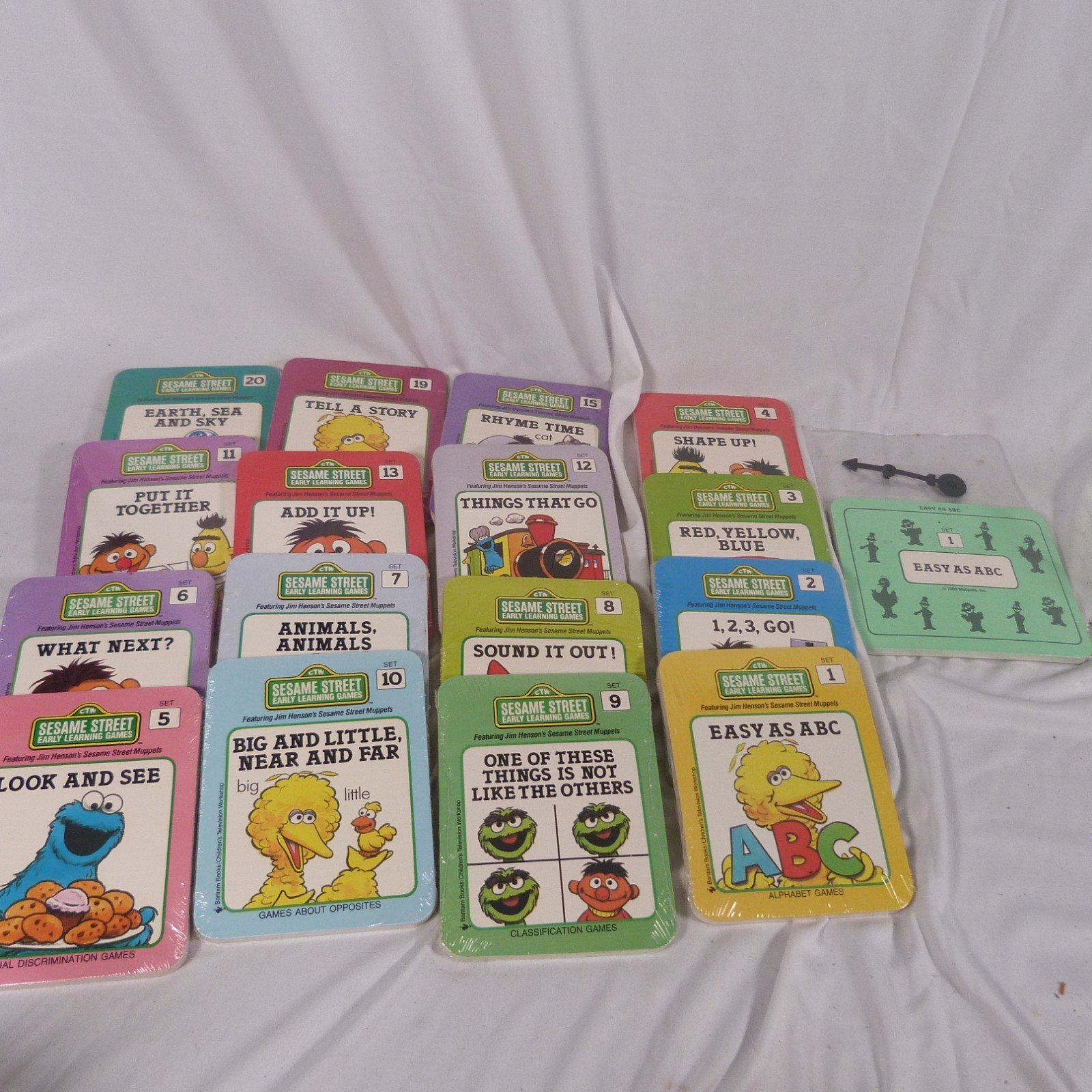 Sesame Street Early Learning Games Card Set-20 w/Dividers & Case 1989 unopened