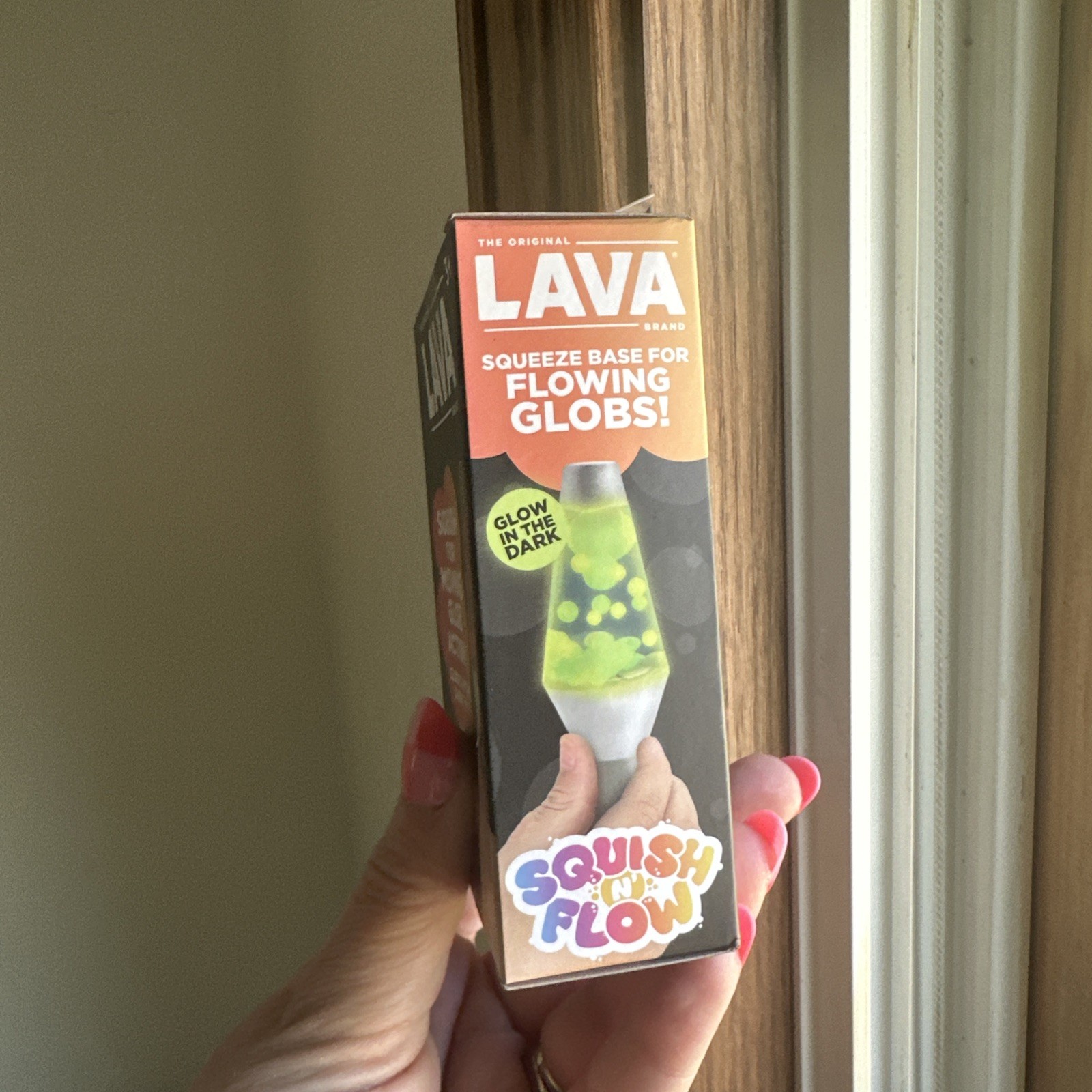 SCHYLLING Lava Squish & Flow Glow in The Dark Purple. Original Lava Lamp