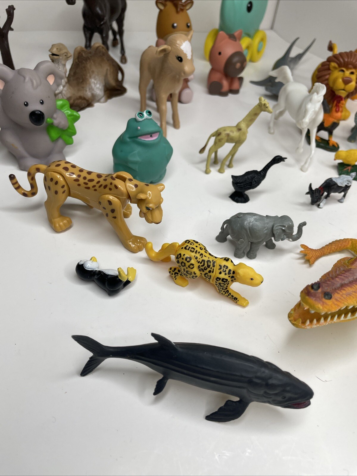 32 Lot Miniature Toy Plastic Animal Figures Mixed Sizes/Styles -Lions, Horses