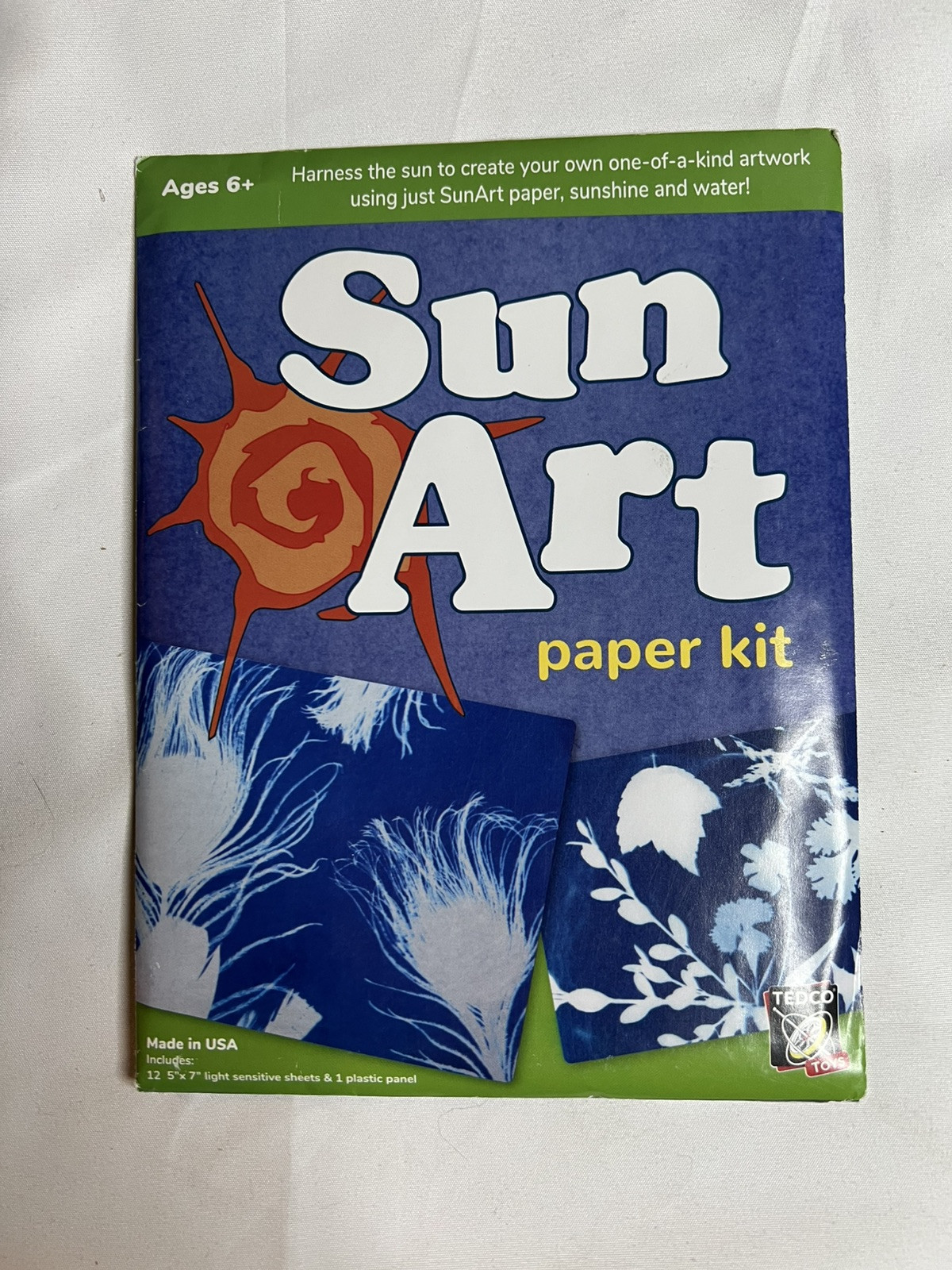 Tedco Toys Sun Art Paper Kit 12 – 5″ x 7″ Light Sensitive Sheets + Plastic Panel