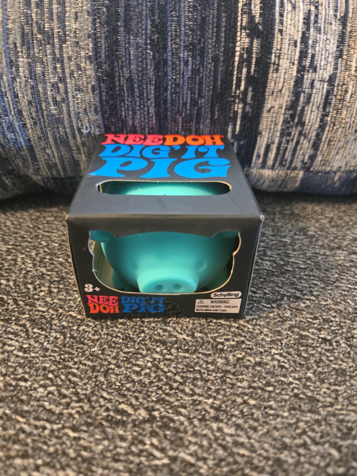 VERY RARE!! Authentic Needoh DIG IT PIG Teal Brand New In box Made by Schylling