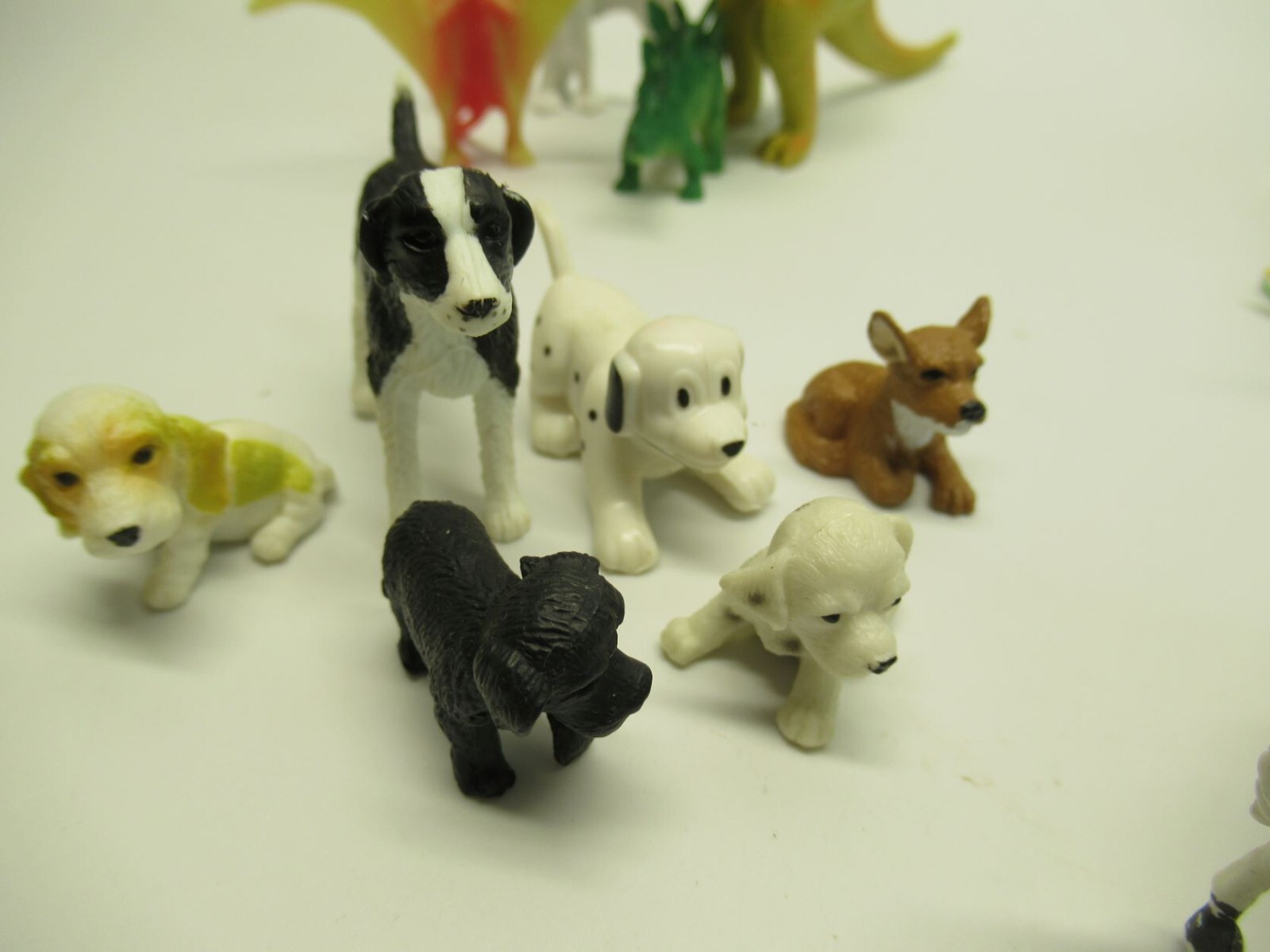Plastic Molded Miniature Wild Safari Animals Lot of 34 Dinosaurs Spiders Snakes