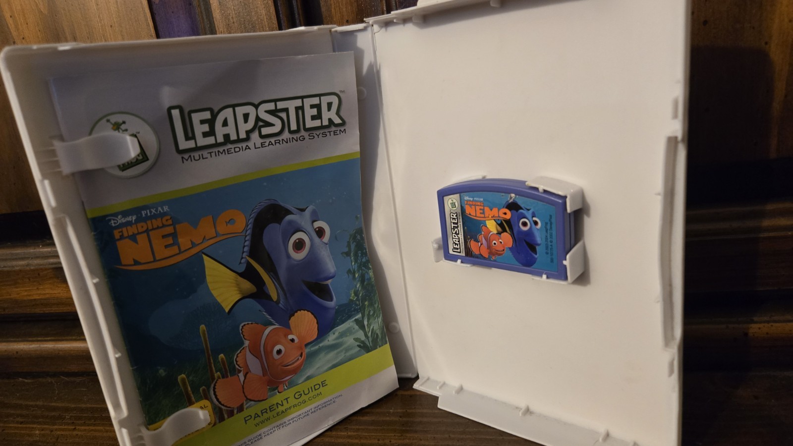 Leap Frog Leapster Game, Disnet Pixar Finding Nemo, Case w/ Booklet,…
