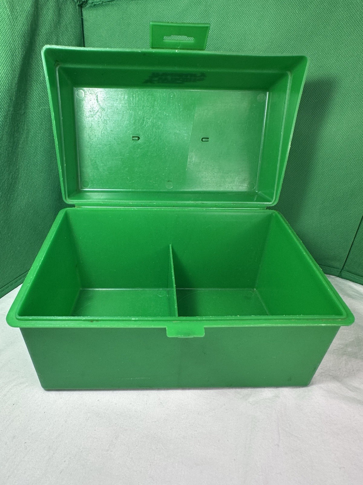 Vintage 1970s Illustrated Wildlife Treasury CARD COLLECTOR CASE BOX NO CARDS