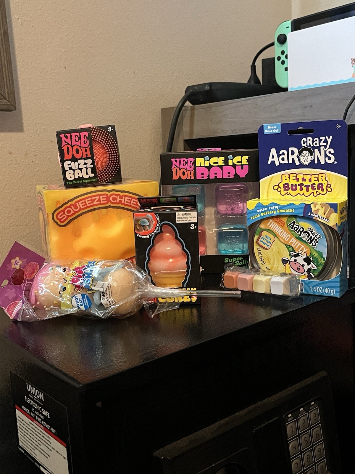 Assorted Brands Tactile Sensory Toy Lot NeeDoh Crazy Aaron’s Putty Age 3-4