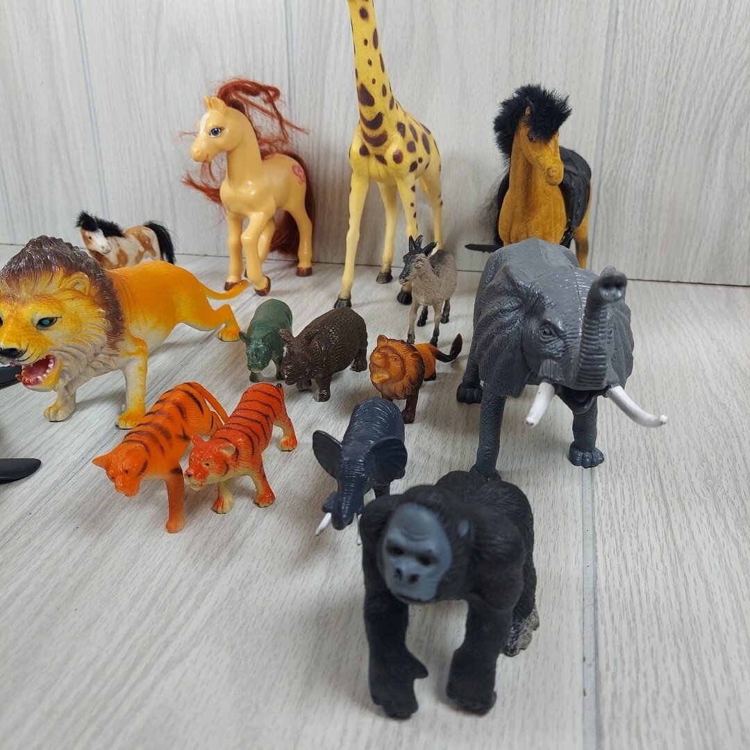 Lot of 15 African Safari Jungle Animals Hard Plastic Figures Toys Misc Brands