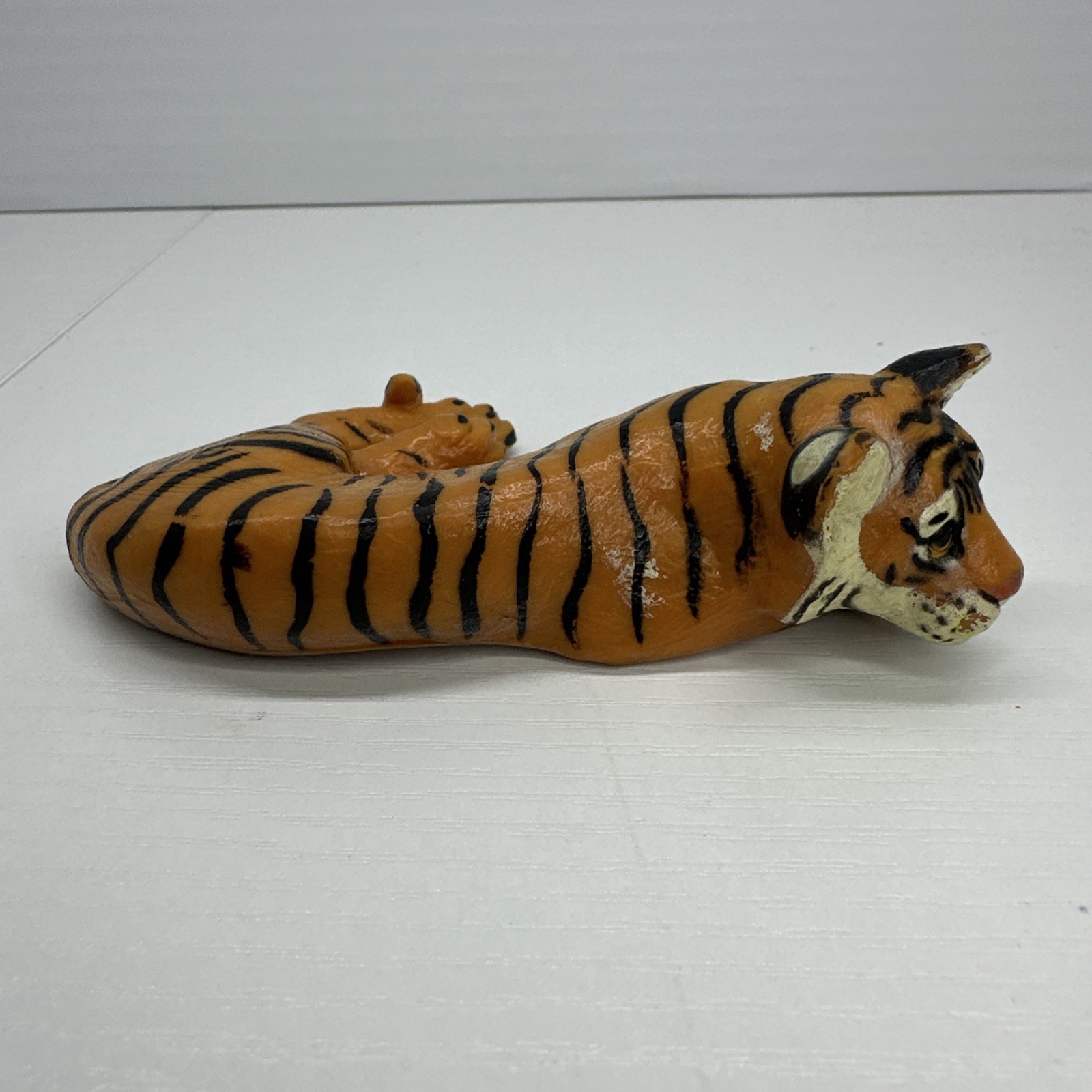 Vintage W.A.I. Wildlife Artists Tiger Laying Down Plastic Toy Figure 1985