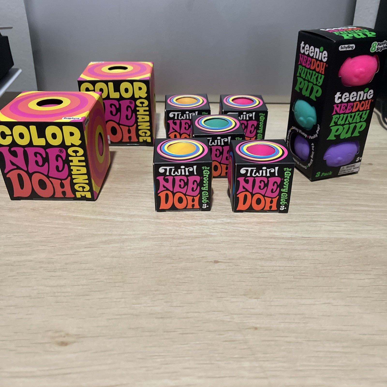 Needoh Lot Of 8 Color Changing Balls Pink Yellow green end funkypupWith Display