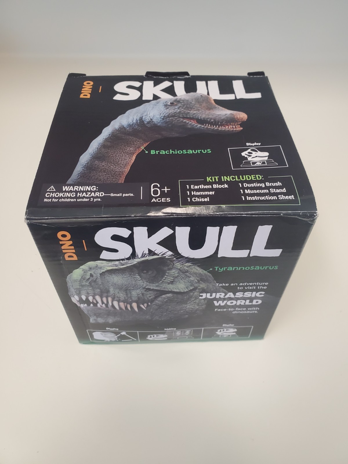 Dino Skull Kit – Dinosaur skull digging game new in box.