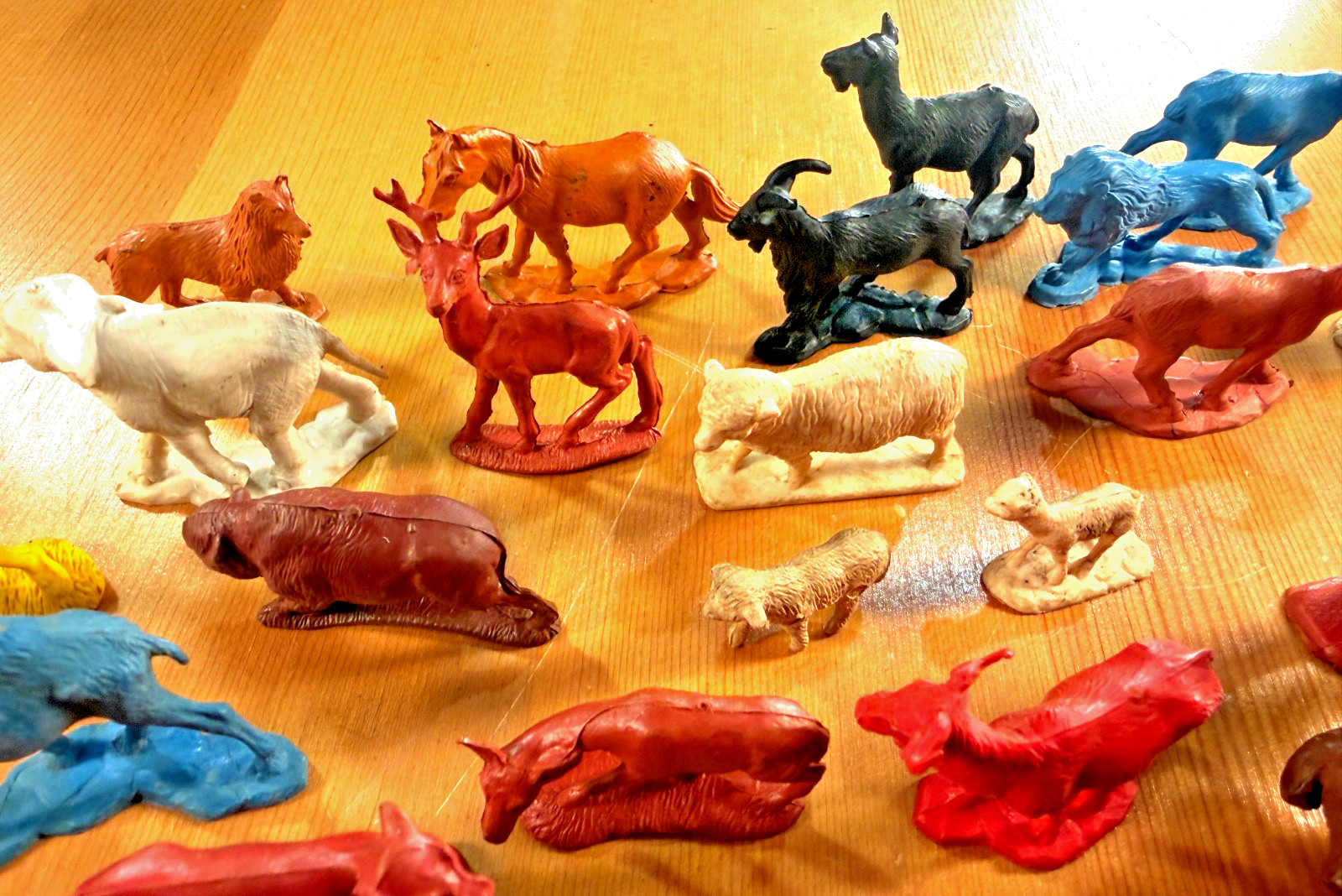 AUBURN RUBBER COMPANY ANIMAL LOT OF TWENTY NINE ANIMALS WILD FARM DOMESTIC HUGE