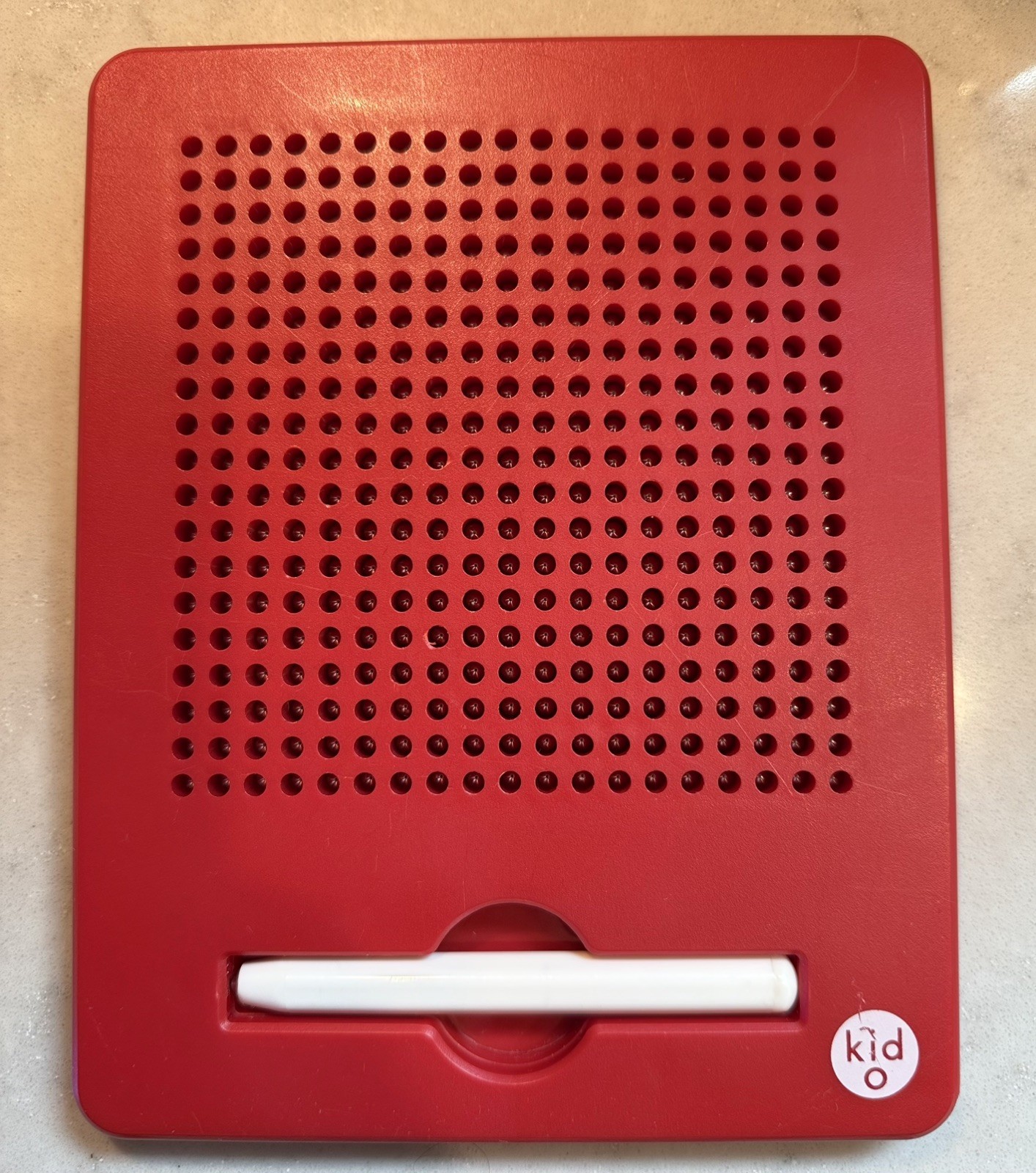 The Original Kid O Free Play Magnatab Tablet & Magnetic Pen for Drawing Red