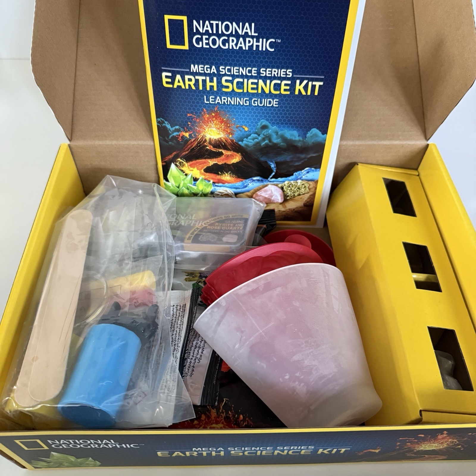 New NATIONAL GEOGRAPHIC Earth Science Kit – 15+ Activities Mega Science Series