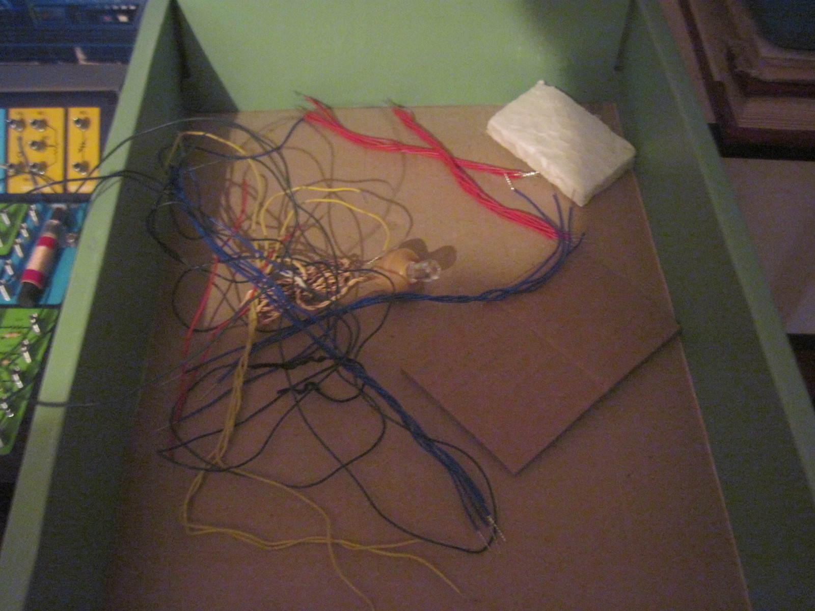 Radio Shack 200 in One Science Fair Electronic Project Lab. Cat. No. 28-265