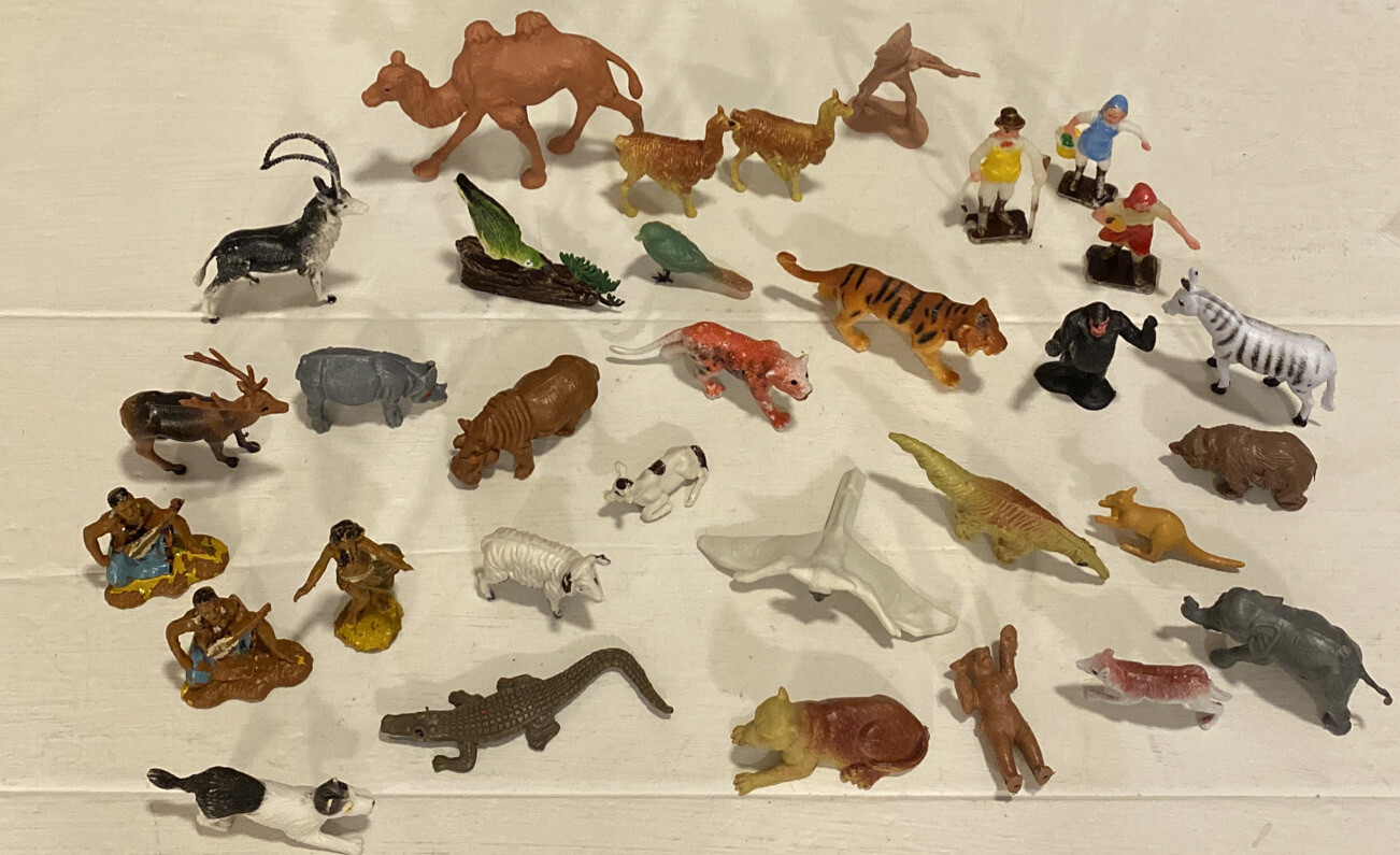 Plastic Animal Figures Toy Lot of 33 Mixed Tiger Llama bear zebra alligator etc.