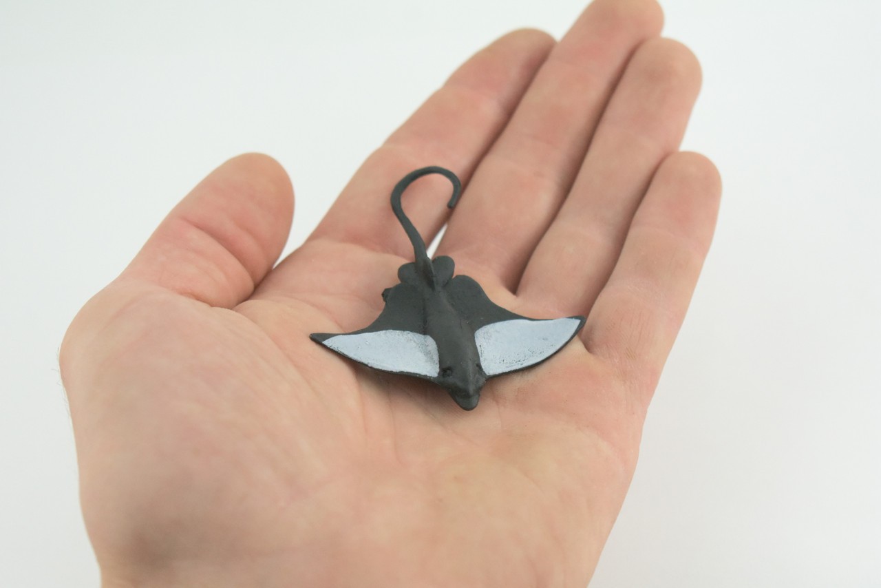 Toy California Bat Ray, Realistic, Model, Kids, Gift, 2 1/2 Inches CWG55 B197