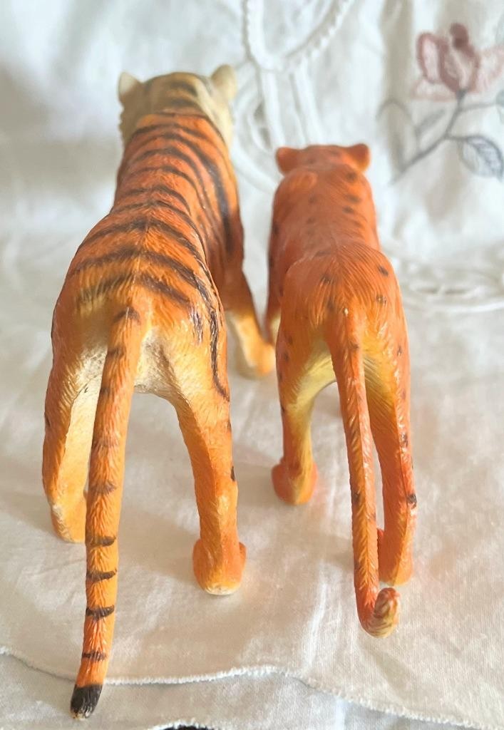 2 Wildlife Jungle Animals Tiger 7″ Length + Leopard 6″ Length Flexible Plastic