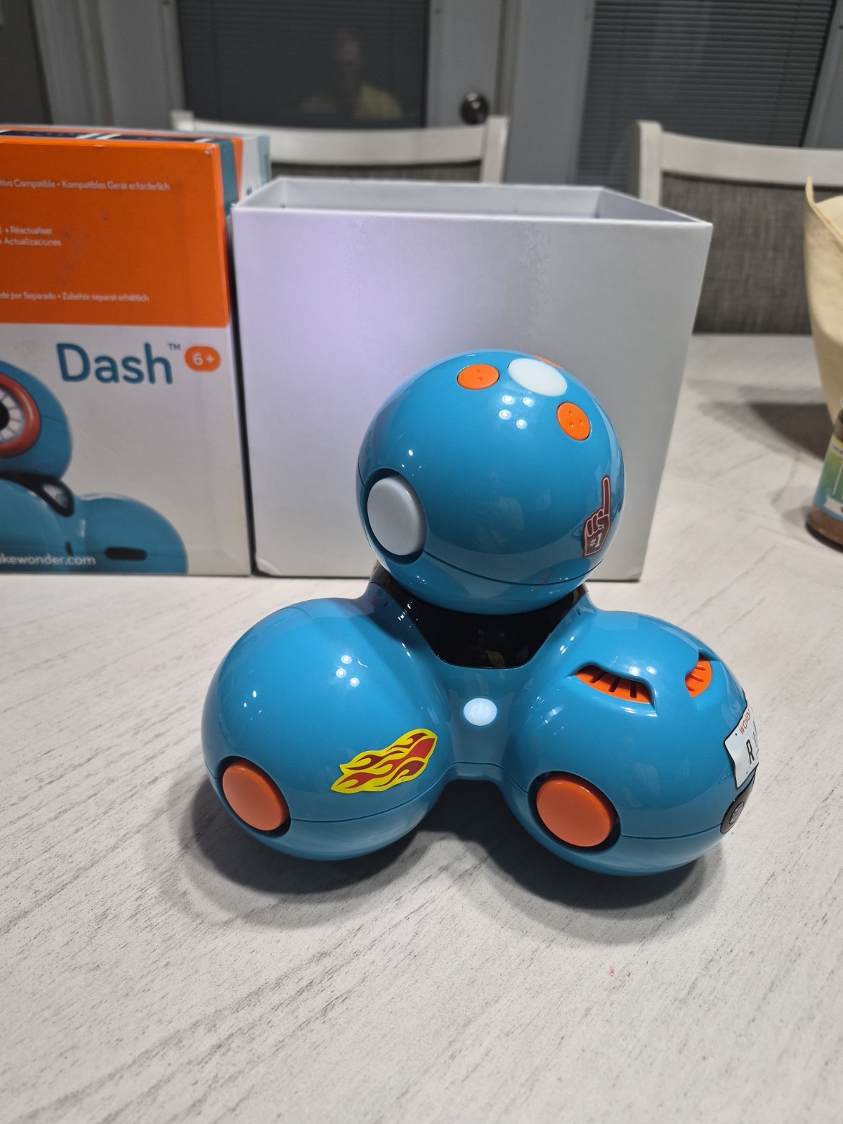 Wonder Workshop Dash Smart Robot For Curious Minds Model Coding Toy With Cards