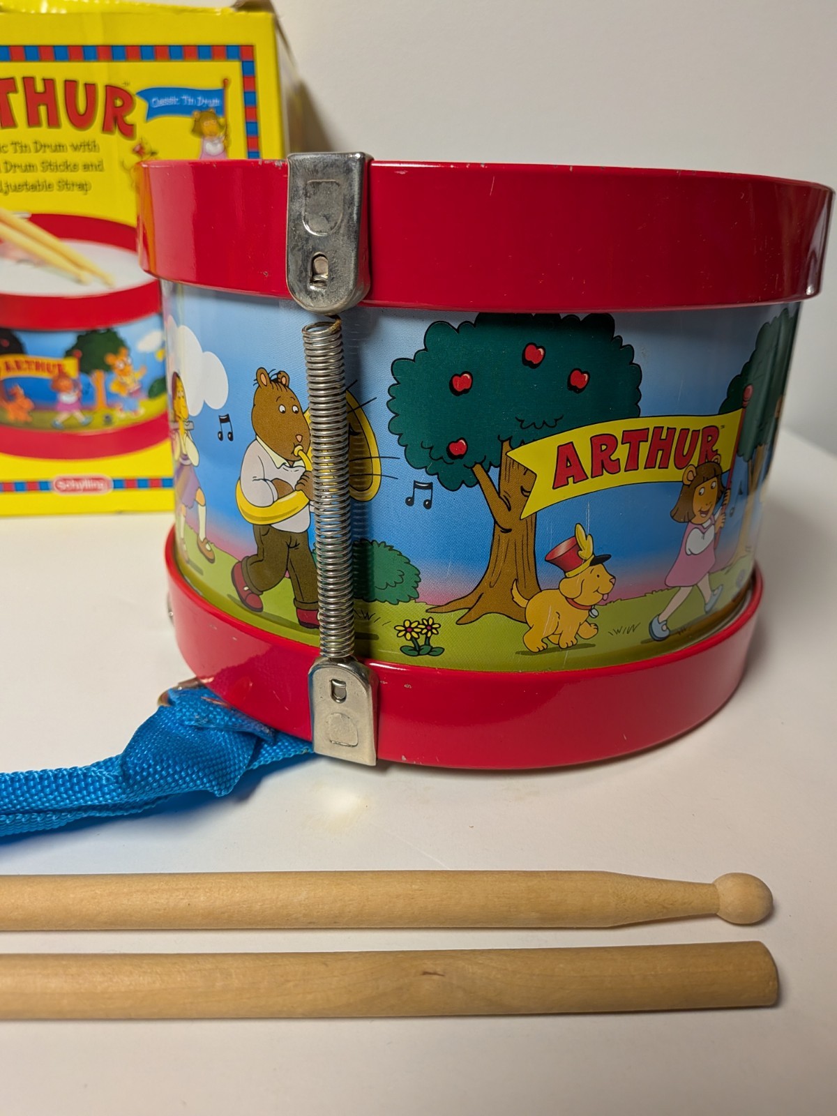 Vintage ARTHUR Schylling Tin Drum Toy w/ Drumsticks Adjustable Strap 1998 PBS