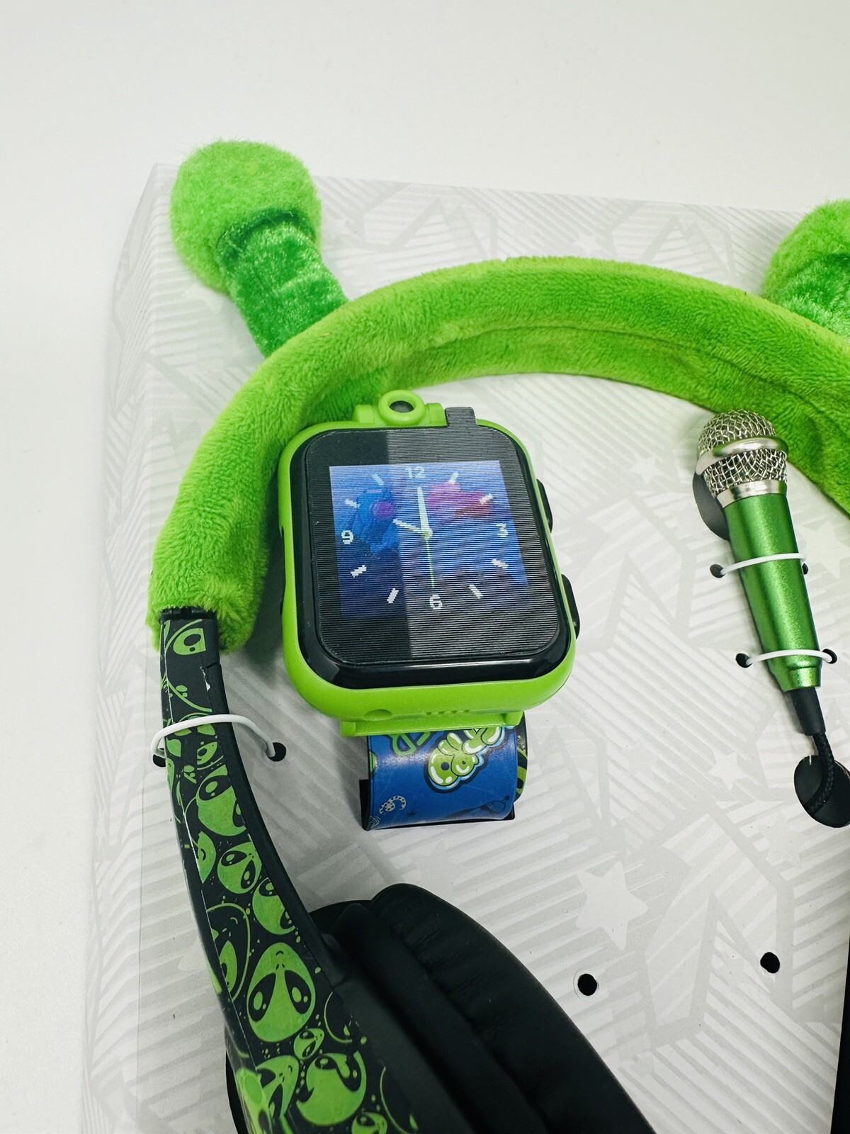 Unisex Kids Smartwatch with Mini Mic, Strap & Headphones – Green Alien( Open Box