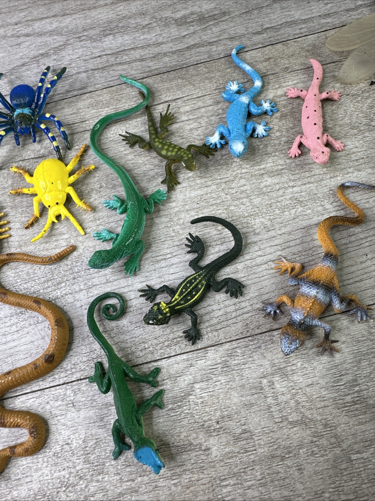 Lot Of 16 Unmarked Plastic PVC Bug Insect Snakes Lizard Toys