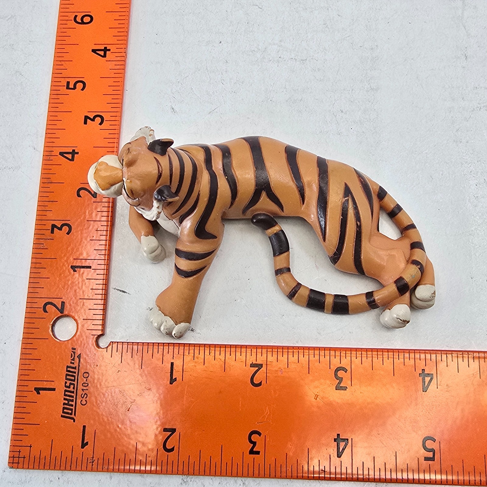 Disney Store Aladdin Jasmine’s Tiger Rajah PVC Figure Laying Down 4″ Toys Cat